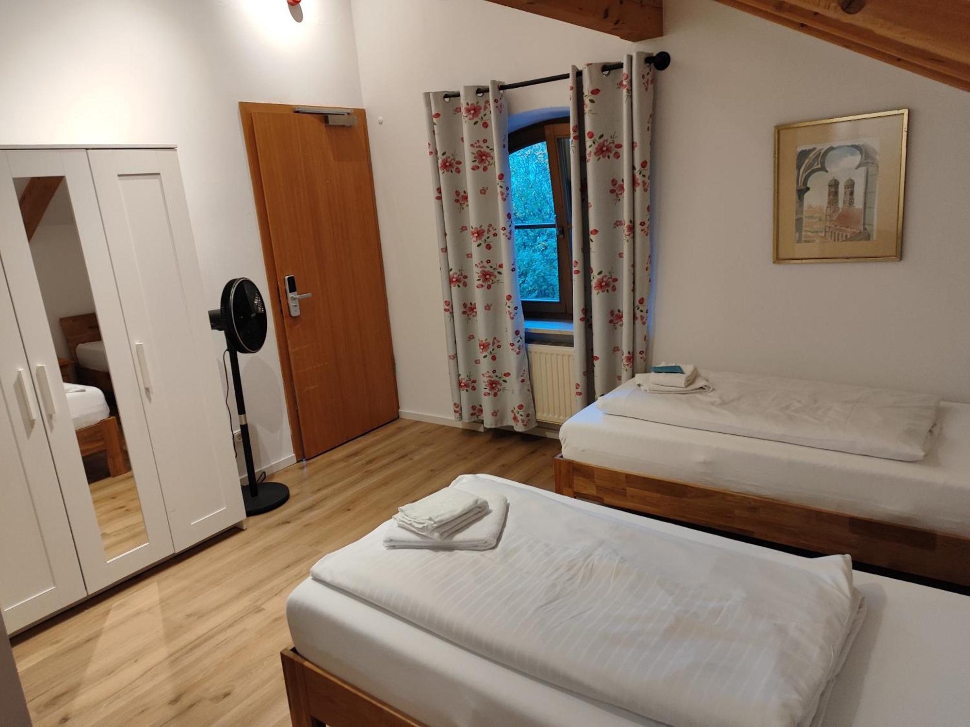 Estelada Boarding Houses Zorneding Dış mekan fotoğraf